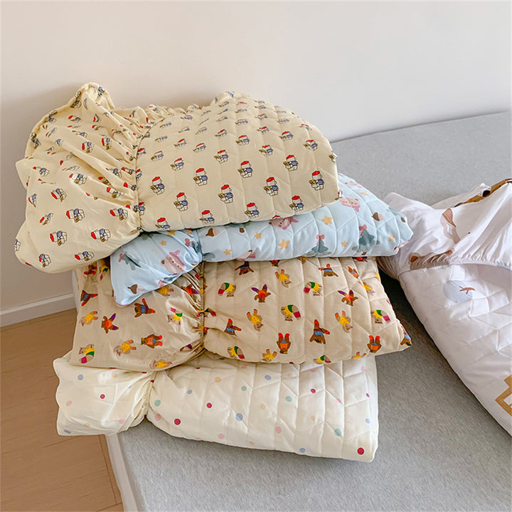Quilted mattress protector set with microfiber cotton cover and retro dot pattern