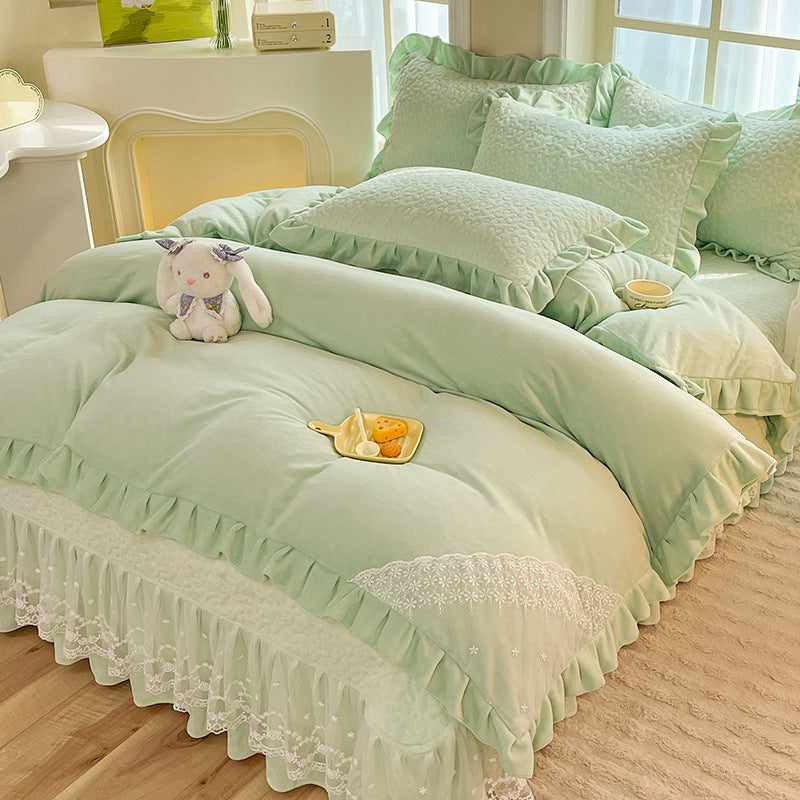 Luxurious Floral Ruffled Quilted Comforter Set