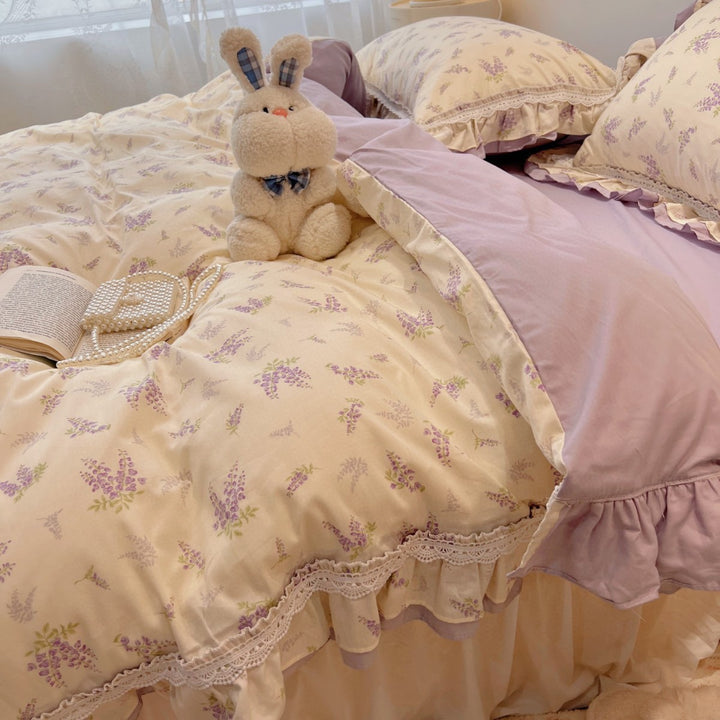 Romantic bedding set with lace ruffle, frills and fine rose stripe
