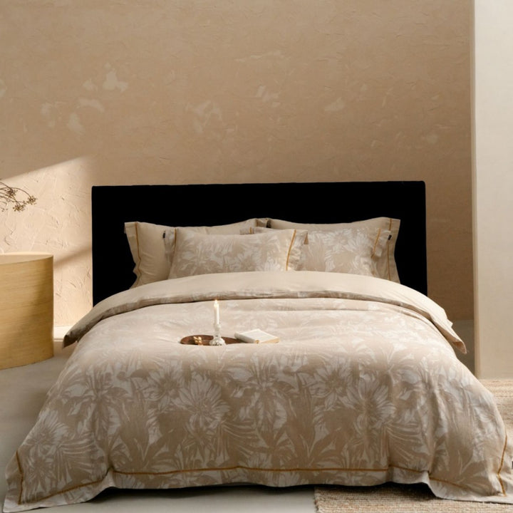 Duvet cover set made of fine cotton satin with a floral leaf pattern and subtle piping.
