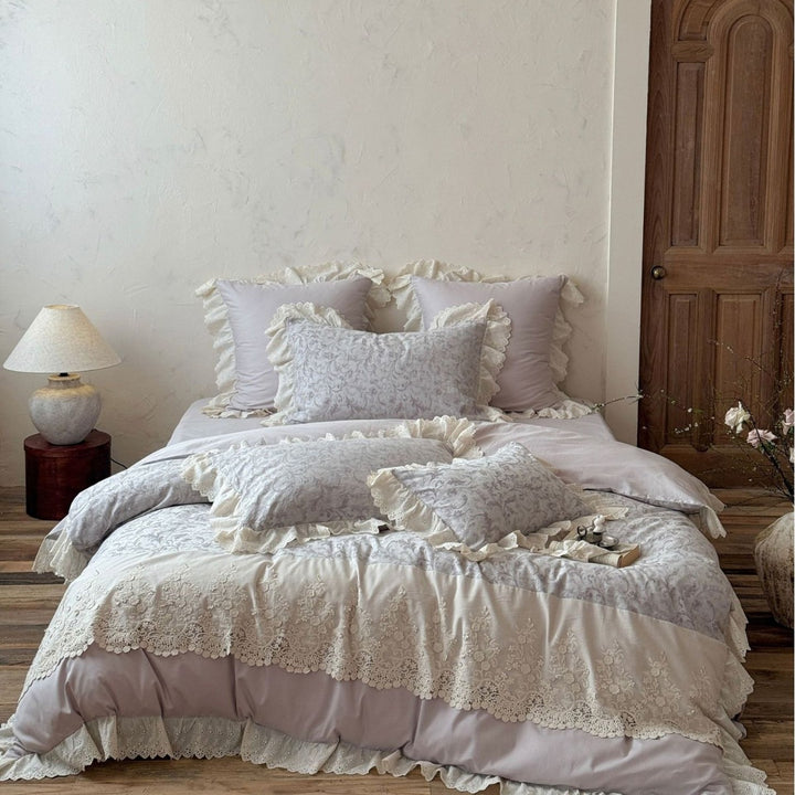 Romantic cotton satin bedding set with lace frill, floral jacquard and ruffled edge