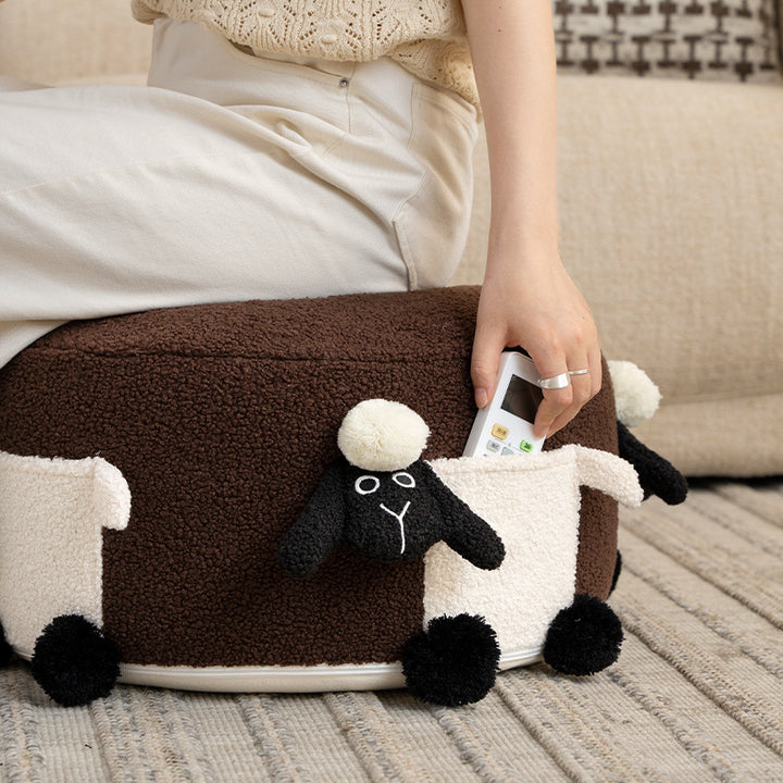 Cuddly ottoman in lamb design