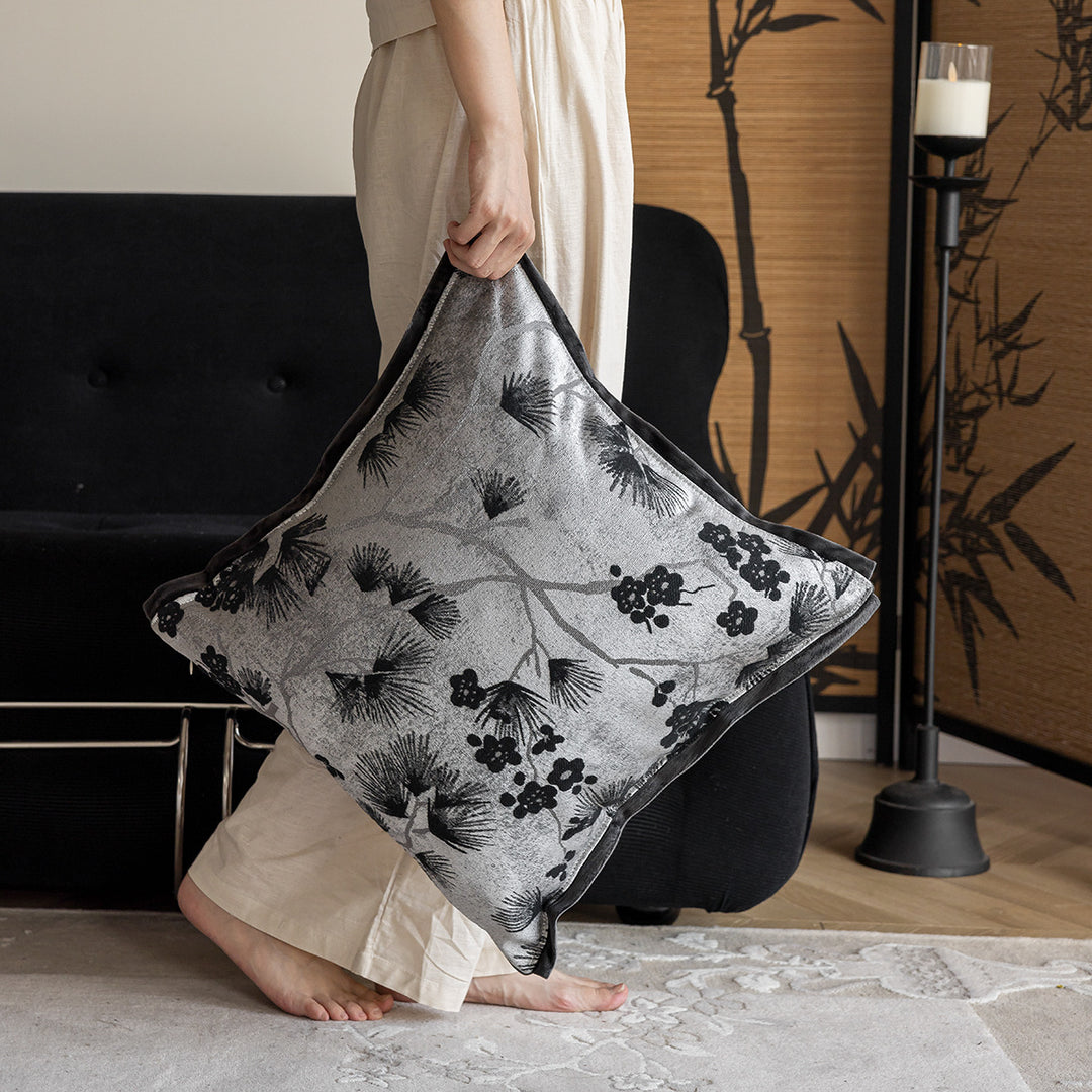 Decorative pillow with mountain motifs