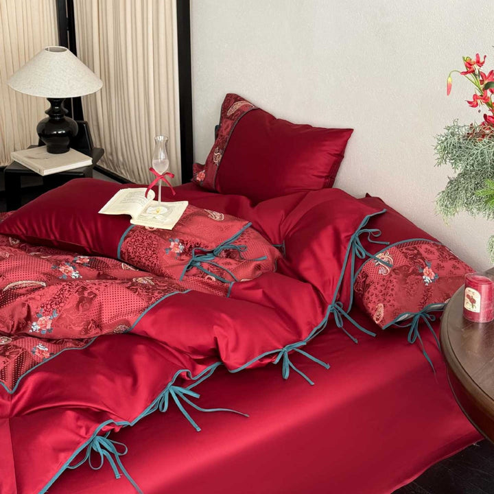 Reversible bedding set made of cotton satin with paisley patchwork and decorative ribbons