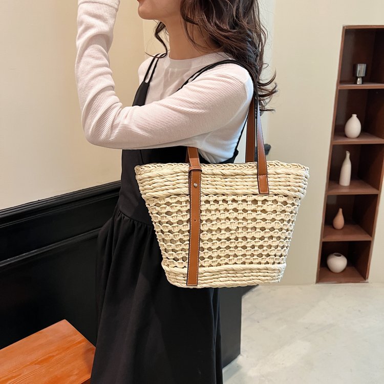 Basket bag with elegant leather handle Stornfield