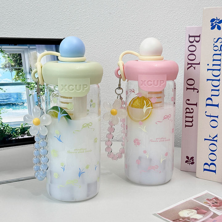 Women's bottle with integrated fruit infuser and Stornfield keychain