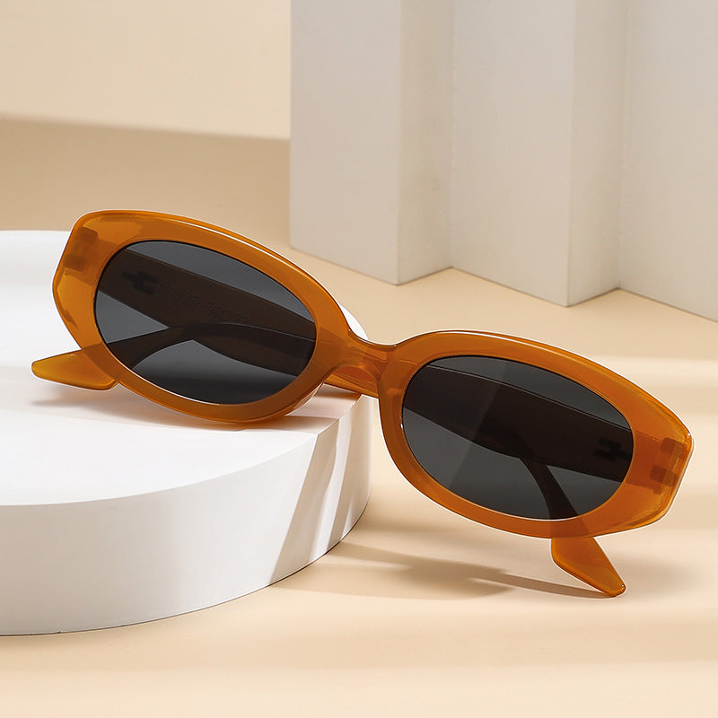 Women's fashionable sunglasses with modern, oval frame Stornfield