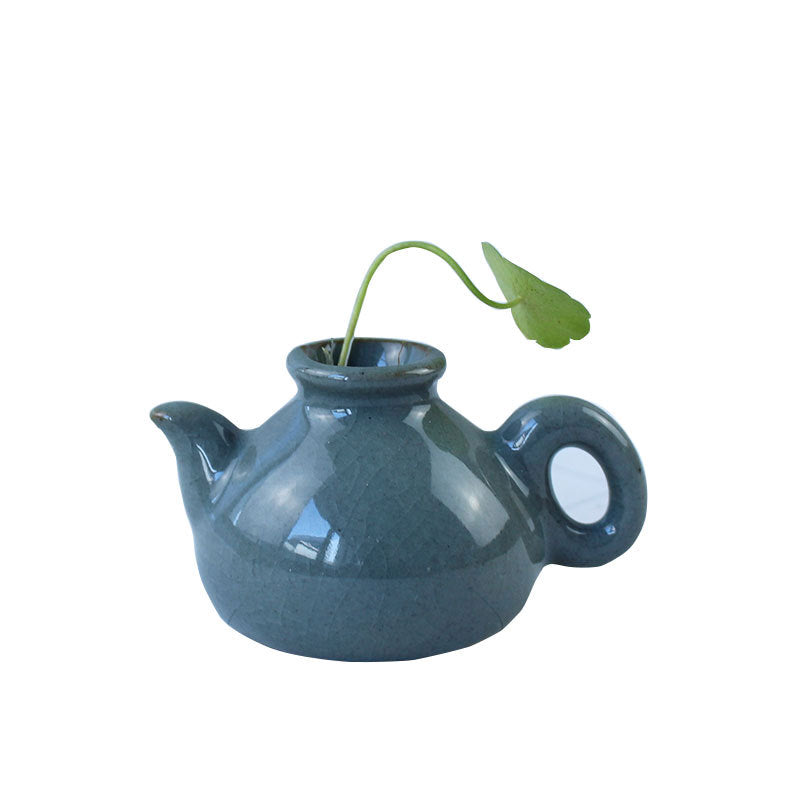 Elegant ceramic vase with artistic design Stornfield