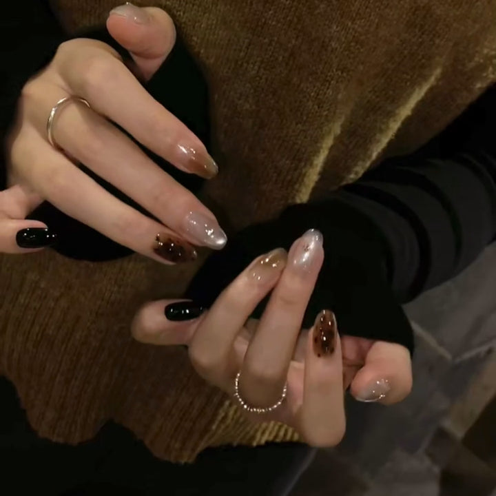 Artificial nail set with innovative ombre design and pattern Stornfield