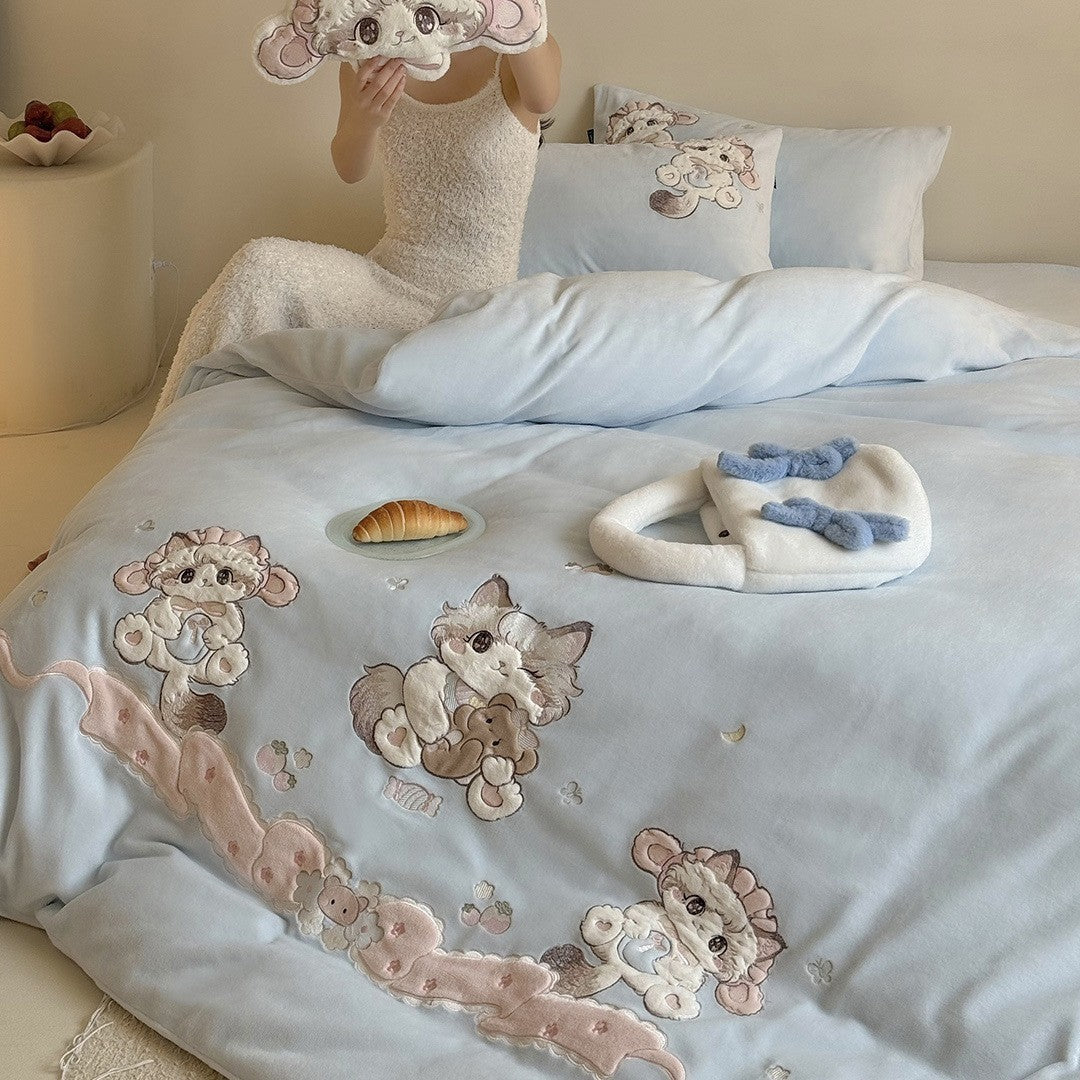 Embroidered Cartoon Kitten Plush Microfiber Duvet Cover Set with Decorative Pillow Shams