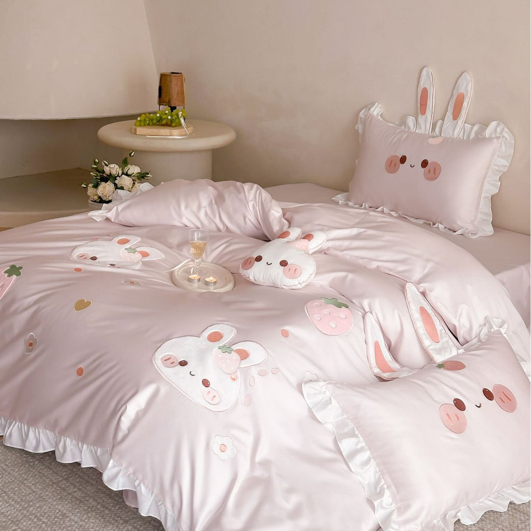 Children's bedding set with cute bunny appliqués