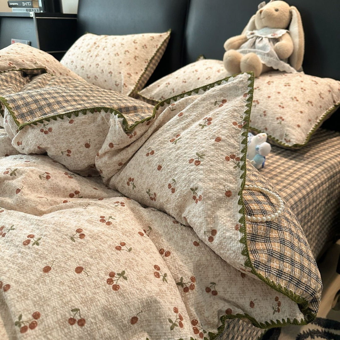 Quilted Floral Pattern Comforter Set