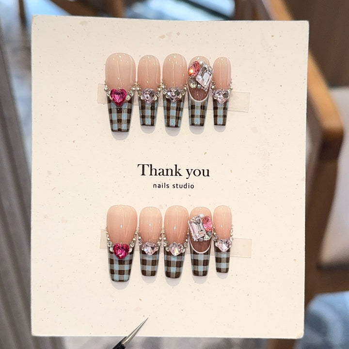 Artificial nails with elegant checkered pattern and jewelry details Stornfield