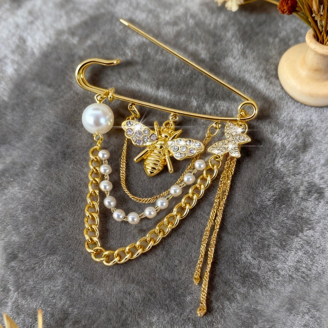 Elegant safety pin with pearls and crystals Stornfield