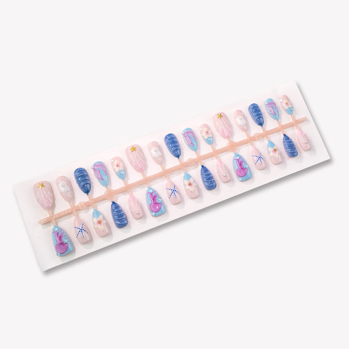 Artistic Marine-Inspired Press-On Nail Art Set Stornfield