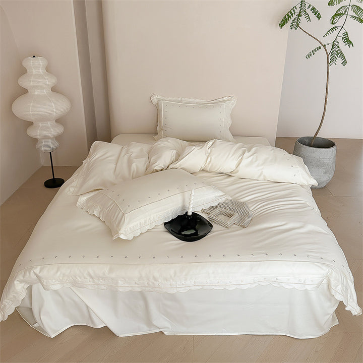Bedding set made of cotton satin with fine star embroidery and wave hem