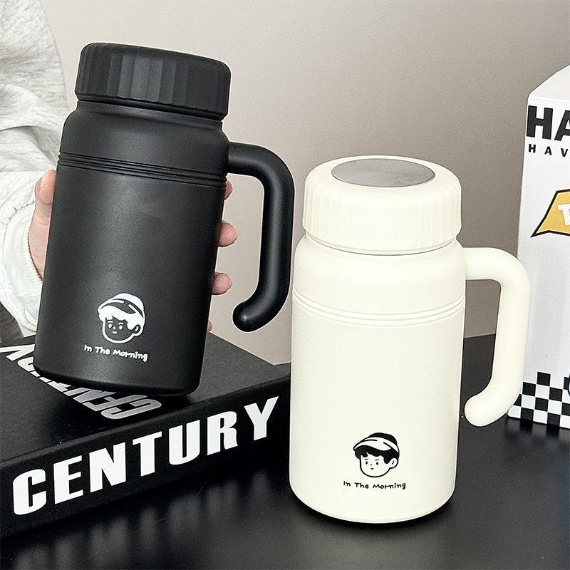 Women’s insulated carafe with ergonomic carrying handle and innovative closure system Stornfield