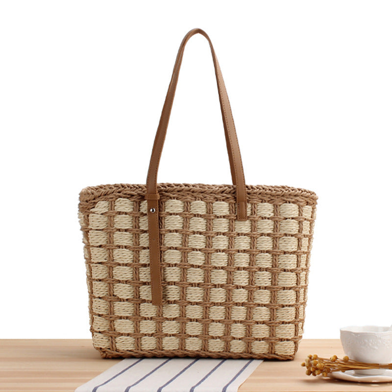 Elegant Straw Bag with Chic Design Stornfield