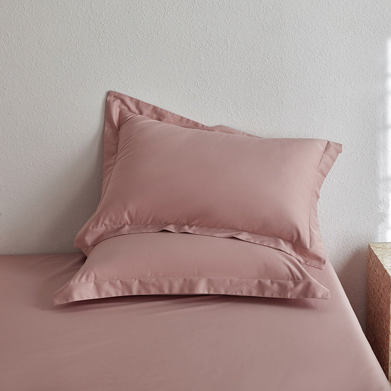 Premium pillowcase and fitted sheet set made of cotton percale with hotel edge
