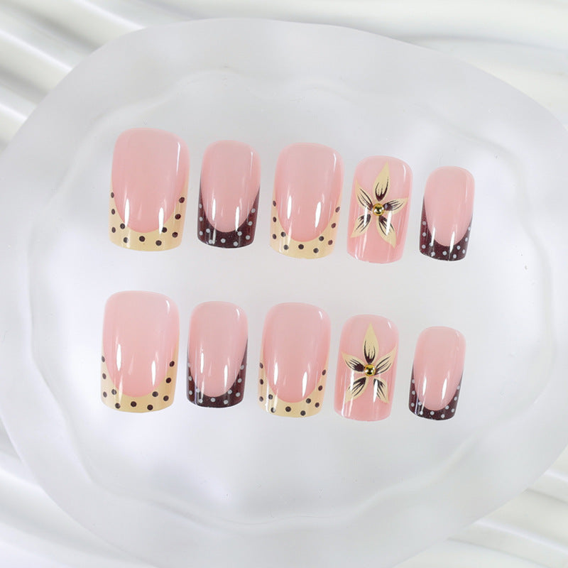 Artificial nails with trendy designs Stornfield