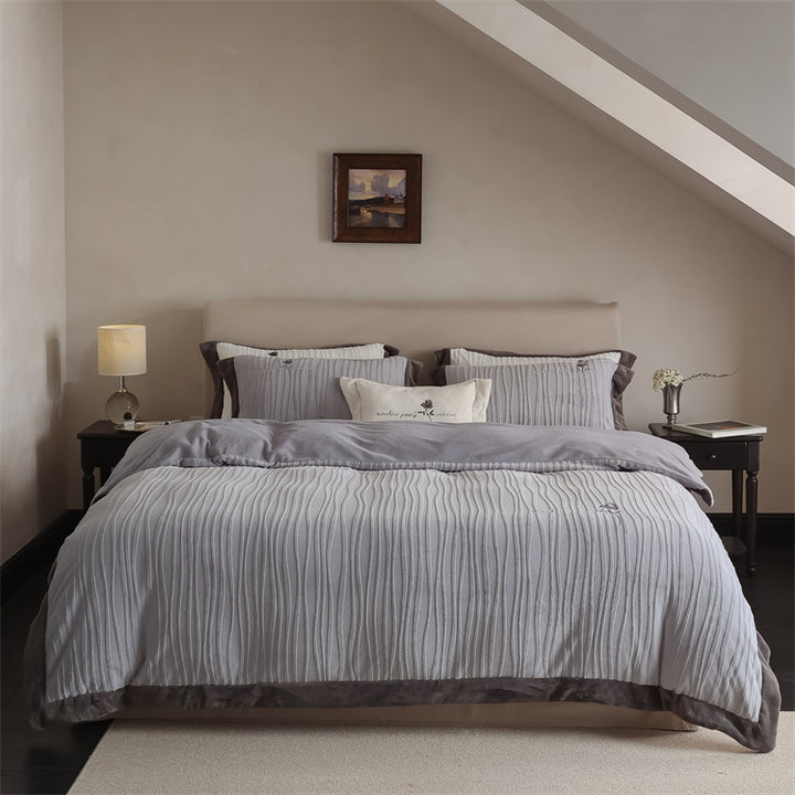 Luxurious waved cotton satin bed linen set with pleated effect and hotel closure Stornfield