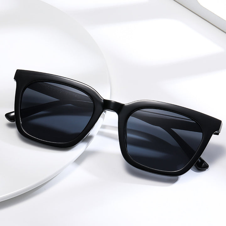 Ladies fashionable sunglasses in bold animal print Stornfield