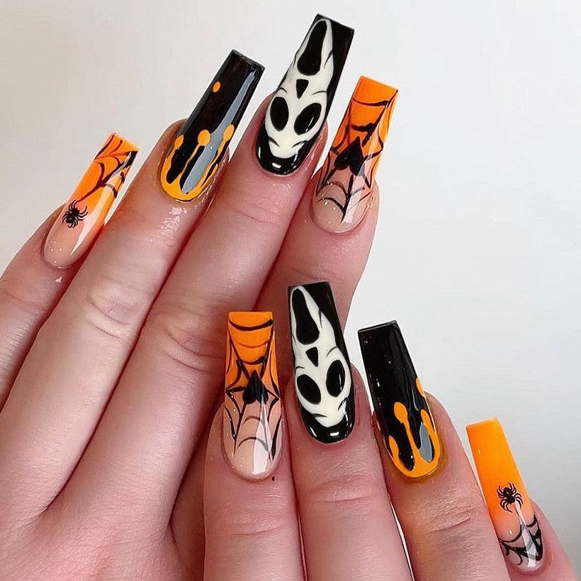 Holiday-Themed Press-On Nail Art Stornfield