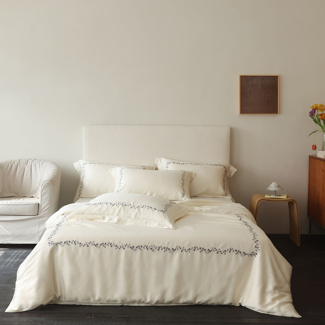 Premium Micro-Sateen Bed Linen Set with Delicate Chain-Stitch Border and Hidden Closure