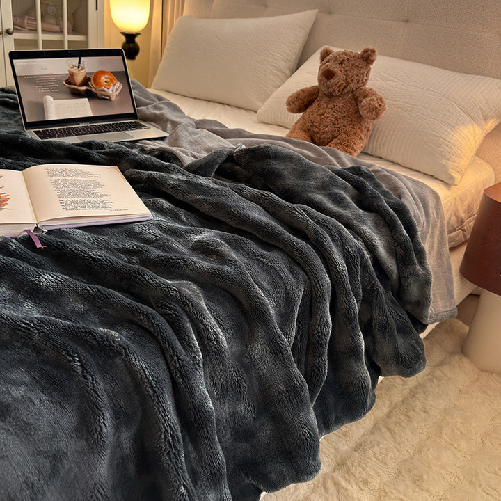 Luxurious extra soft microfiber throw blanket with high pile plush and thermal lining
