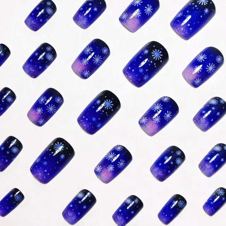 Artificial nails with shimmering winter design Stornfield
