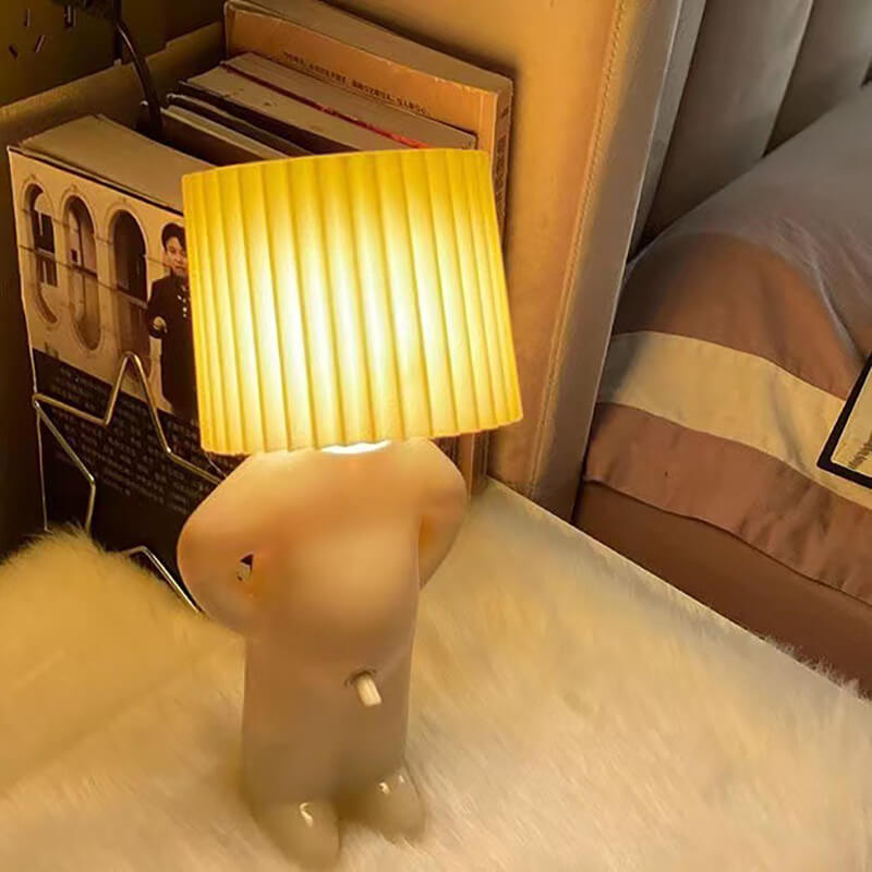 Stornfield | Petite lampe de table garçon désordonné