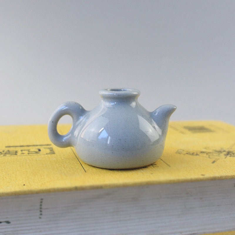 Elegant ceramic vase with artistic design Stornfield