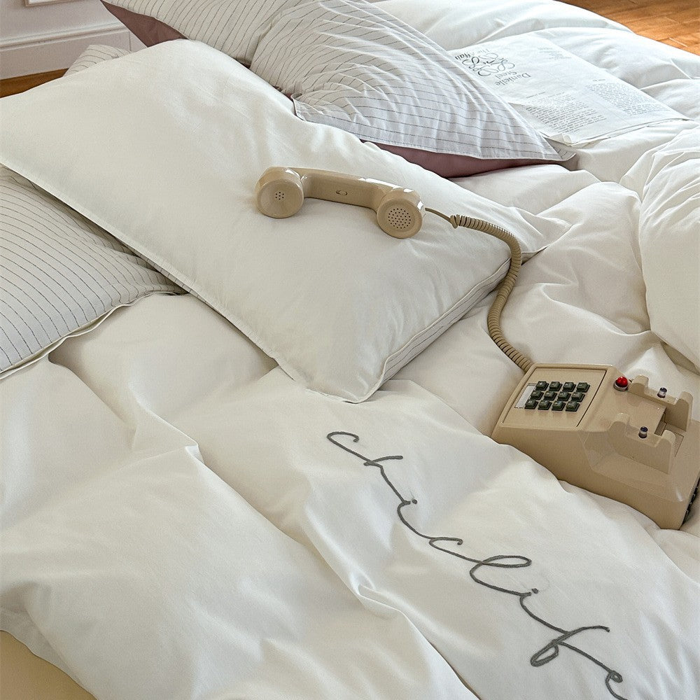 Bedding set made of cotton satin with Chilllife embroidery, extra soft touch and reversible pillowcases