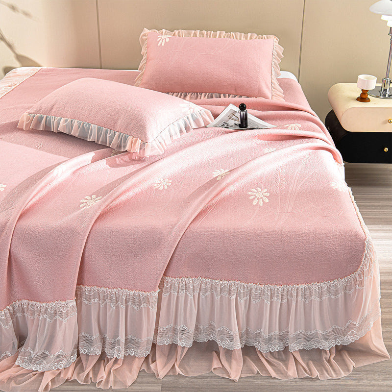 Elegant quilted bedspread with lace ruffle and mountain jacquard