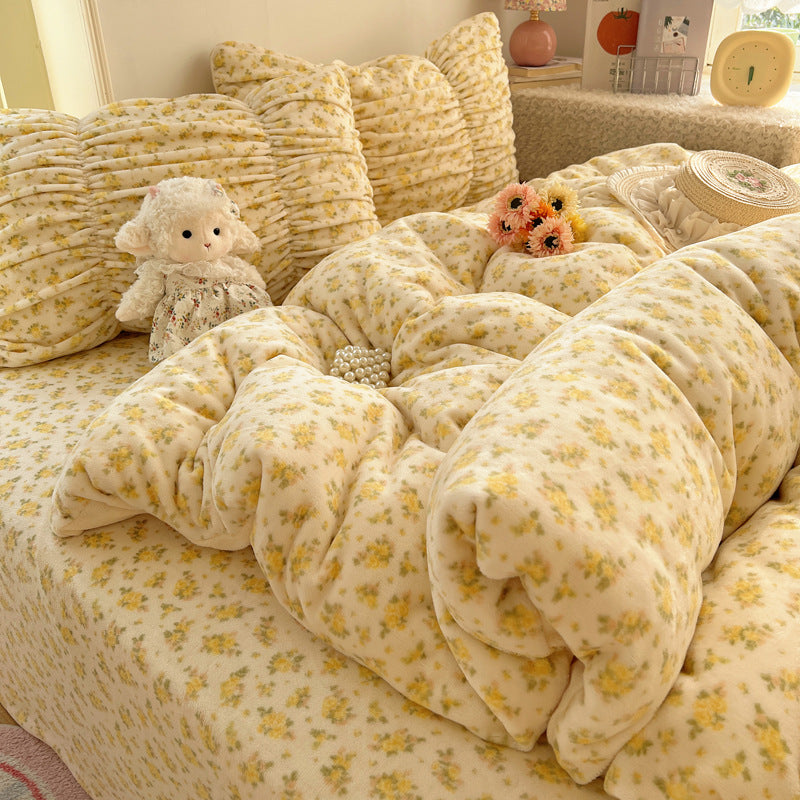 Ultra-Soft Floral Pattern Fleece Blanket