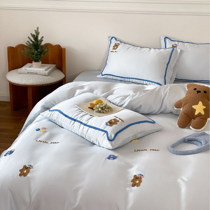 Children's bedding set with embroidered dog motifs and delicate wave edge