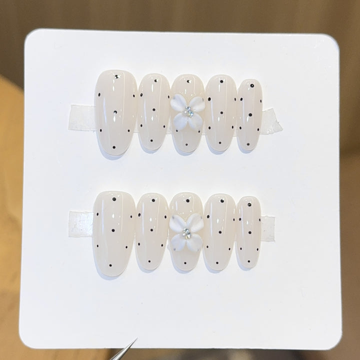 Artificial nail tips with floral and dotted accents Stornfield