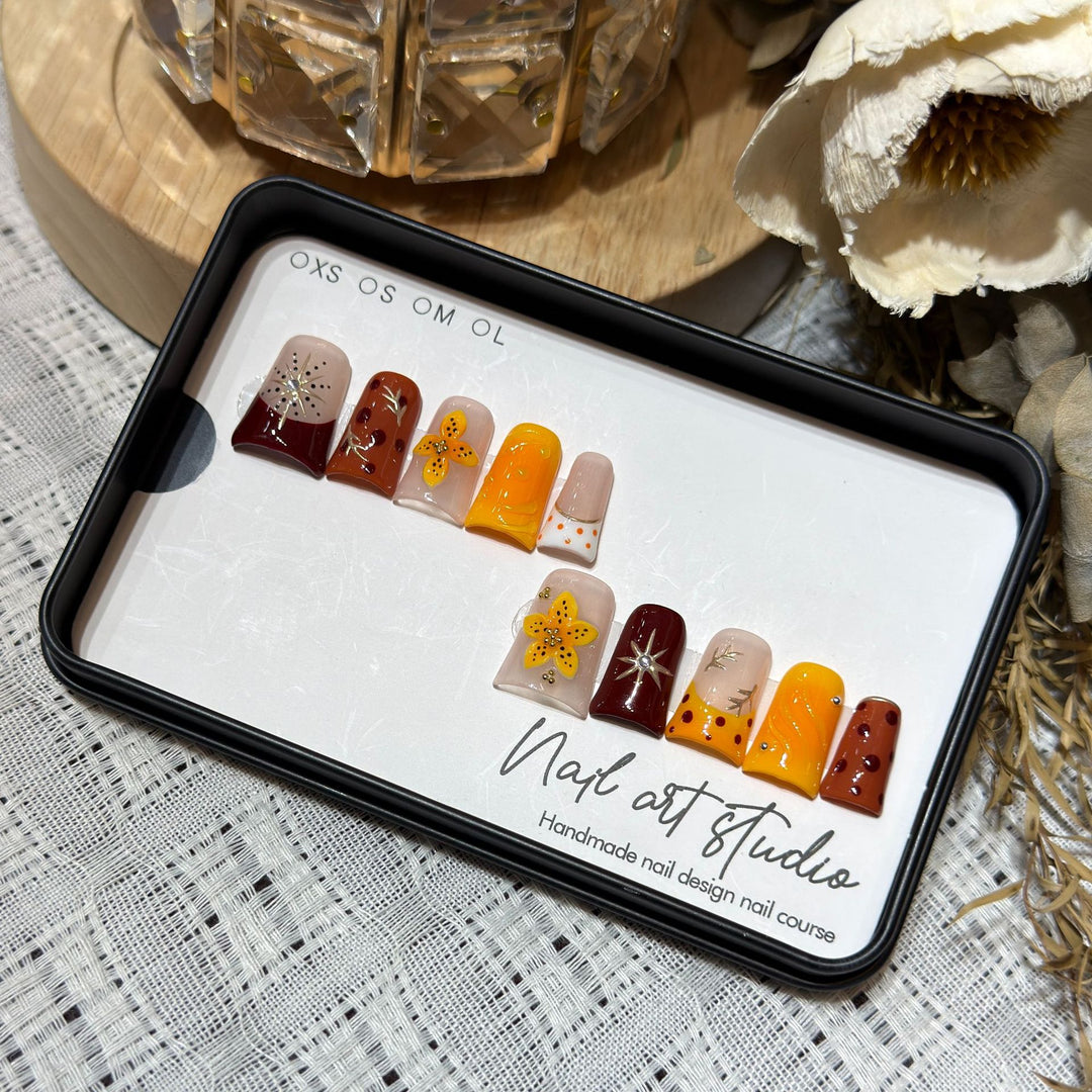 Handmade Floral Press-On Nail Set Stornfield