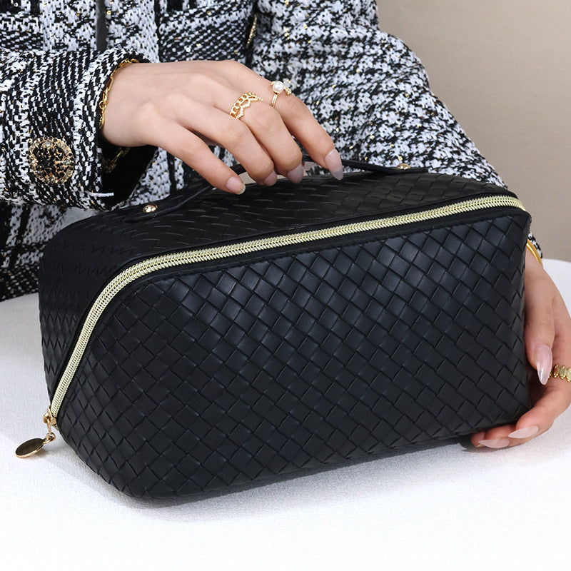Cosmetic transport bag made of high-quality braided synthetic leather with practical zipper and carrying handle Stornfield