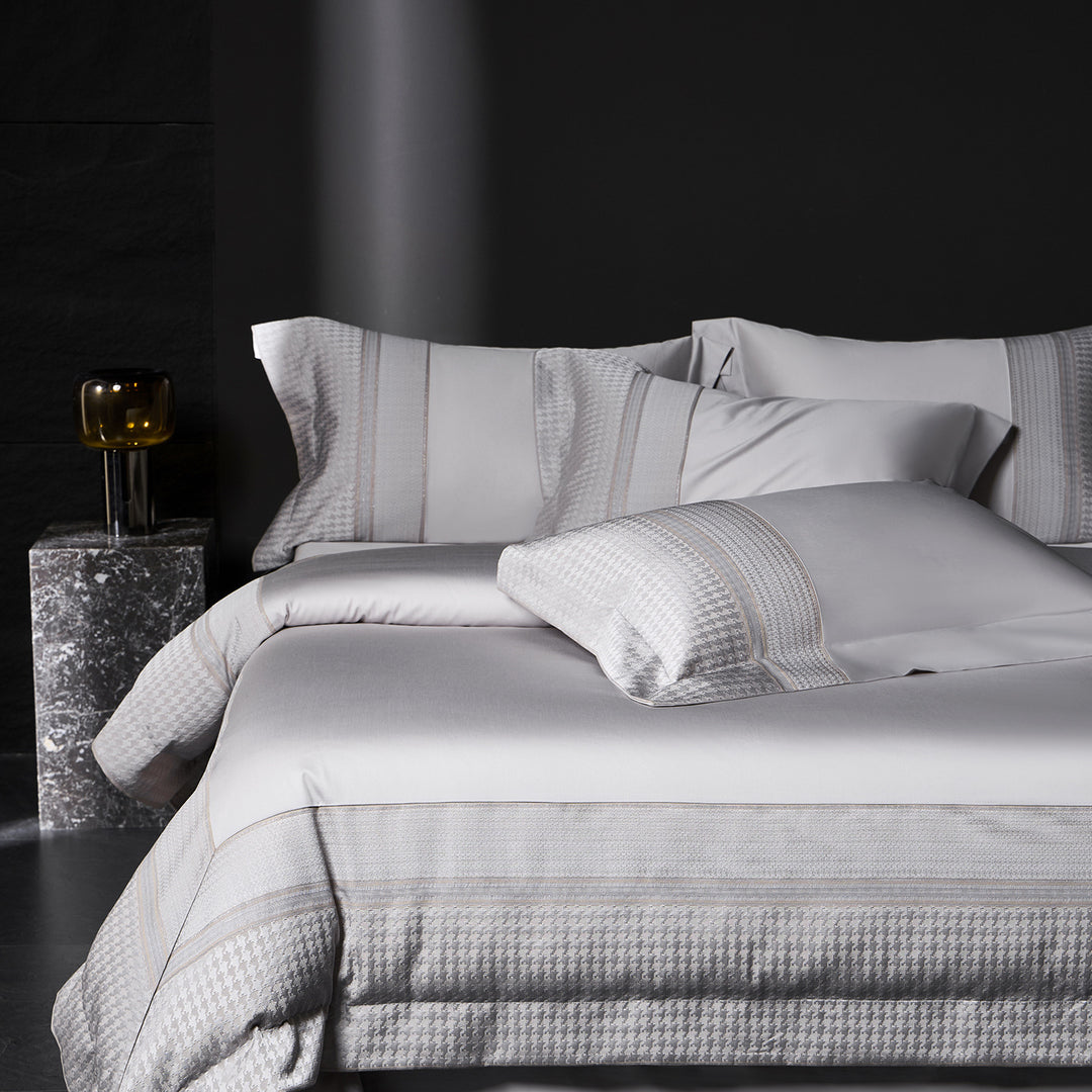 Luxurious cotton satin bedding set with houndstooth jacquard border and pillowcases