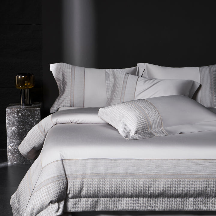 Luxurious cotton satin bedding set with houndstooth jacquard border and pillowcases