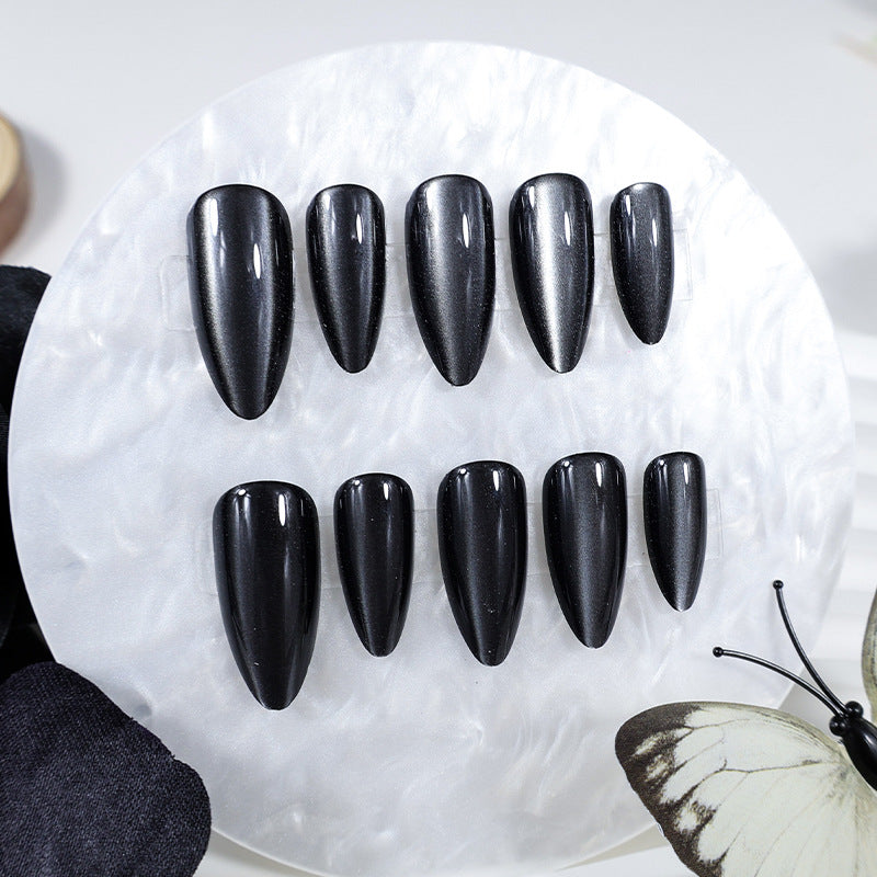 Artificial nail set with elegant pointed shapes and high-gloss finish Stornfield