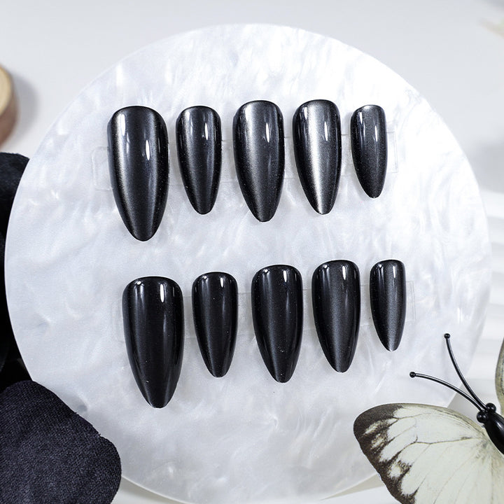 Artificial nail set with elegant pointed shapes and high-gloss finish Stornfield