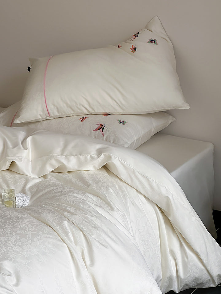 Satin-Jacquard bedding set with embroidered butterfly details