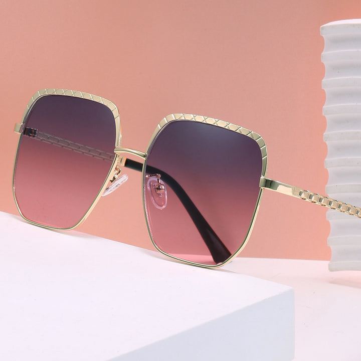 Ladies' fashionable sunglasses with square frame and stylish details Stornfield