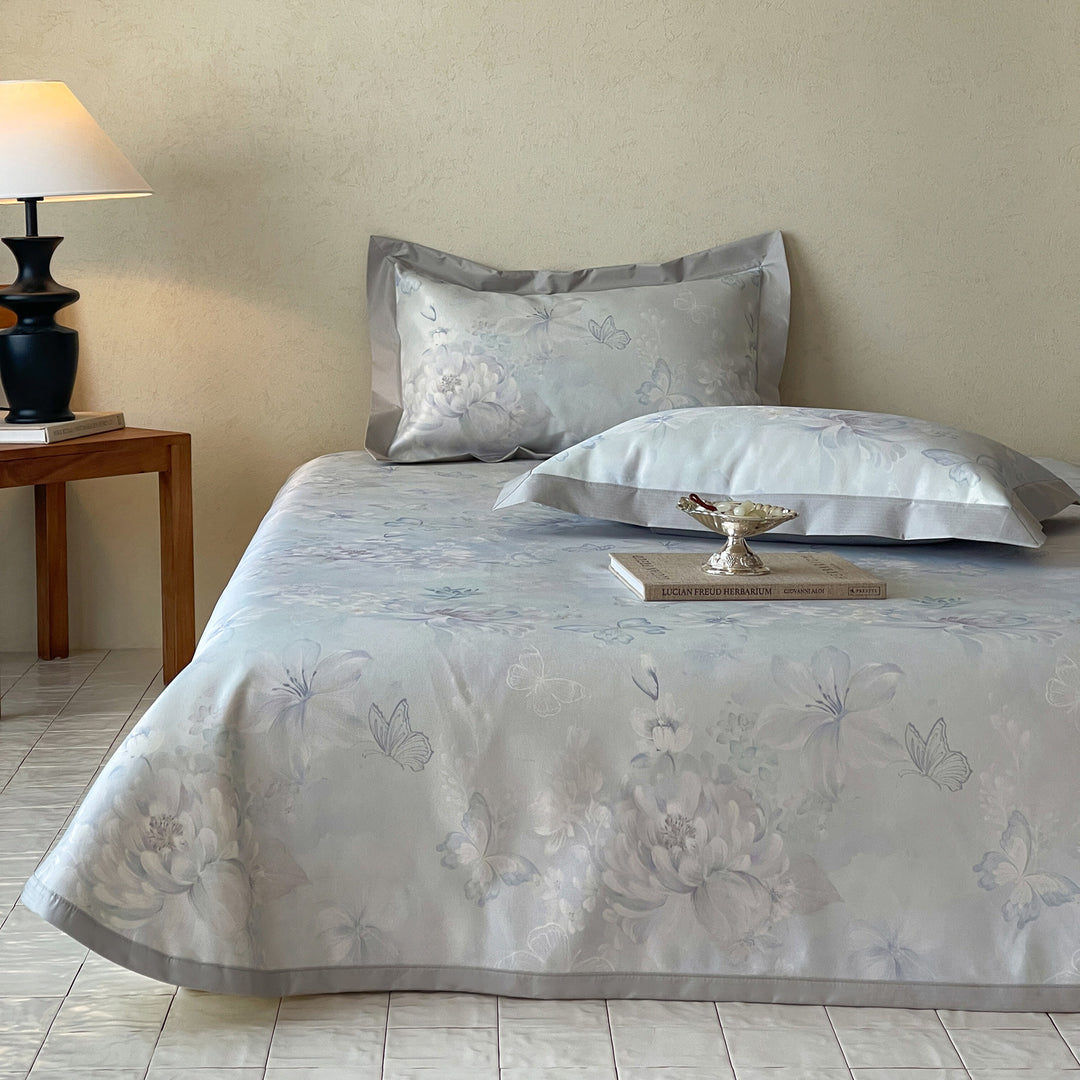 Luxurious satin bed linen set with floral jacquard weaving and wide satin border