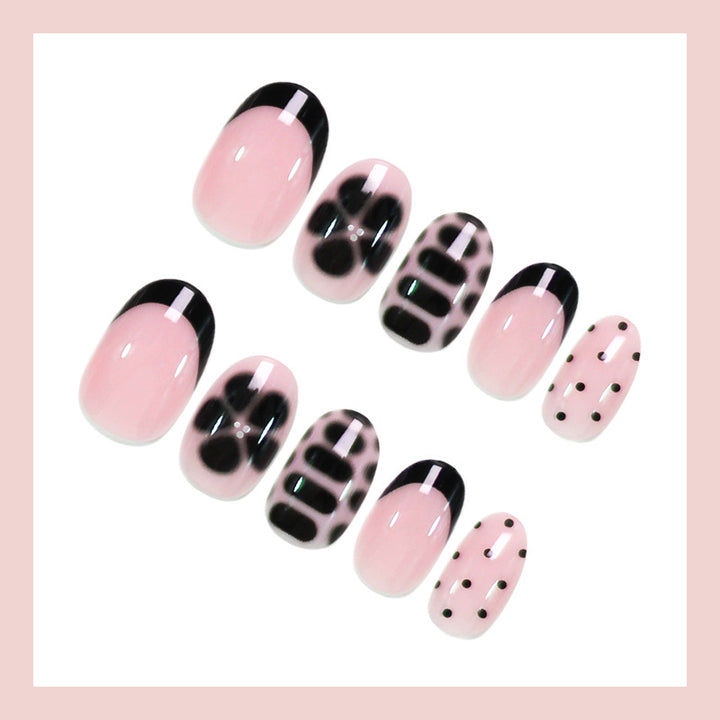 Artificial nail set with modern graphic design and elegant accents Stornfield