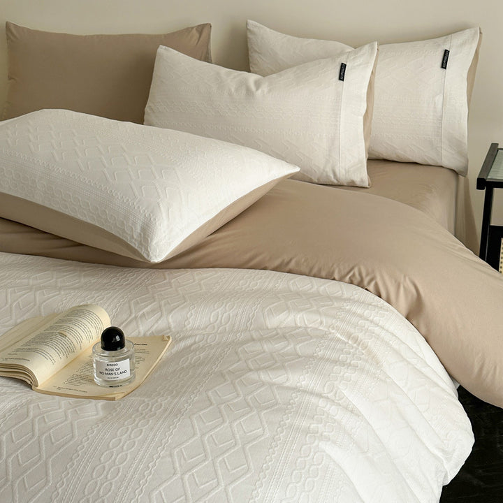 Reversible bedding set with fine cable pattern jacquard texture
