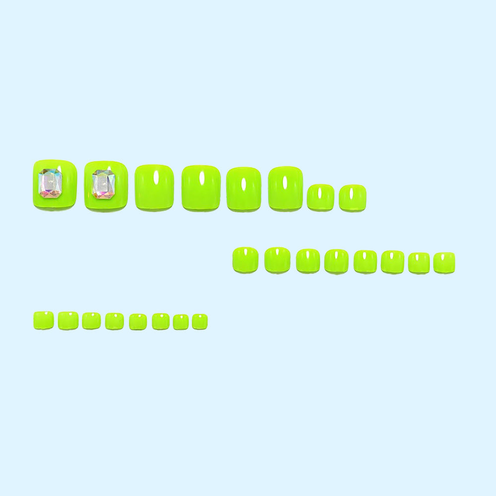 Toenails with glittering 3D applications Stornfield