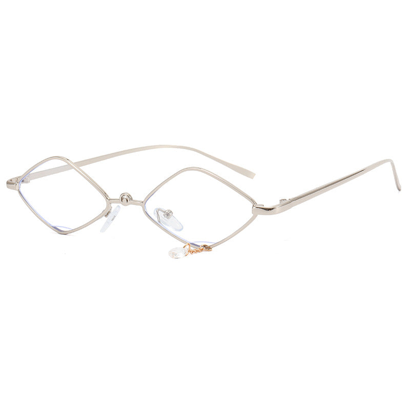 Ladies fashionable sunglasses with faceted frame Stornfield
